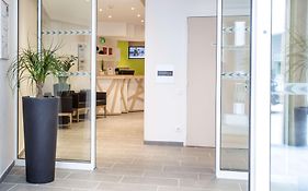 Kyriad Chambéry Centre - Hôtel et Résidence